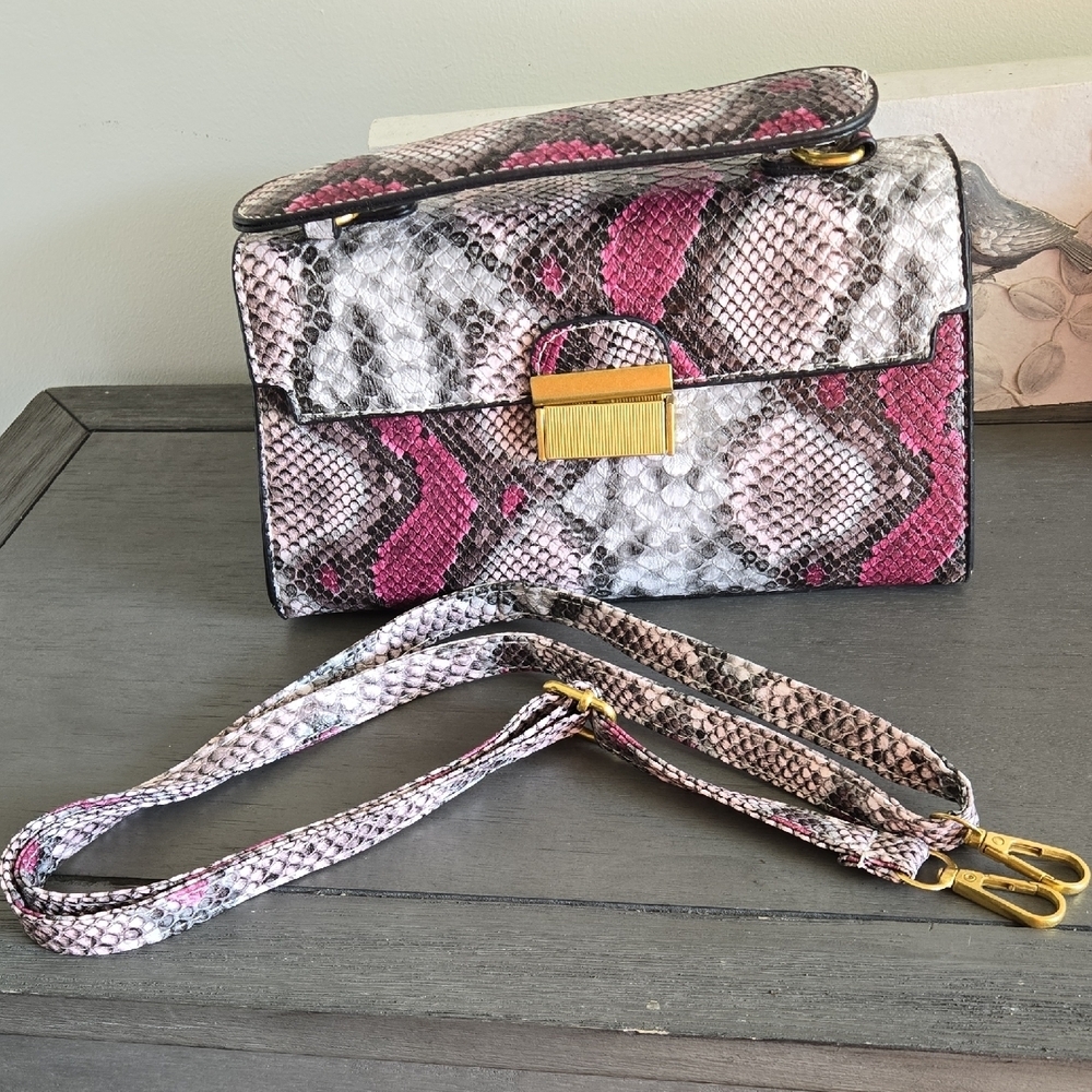 Elegant Unbranded  Snakeskin Print Handbag or Shoulder Bag